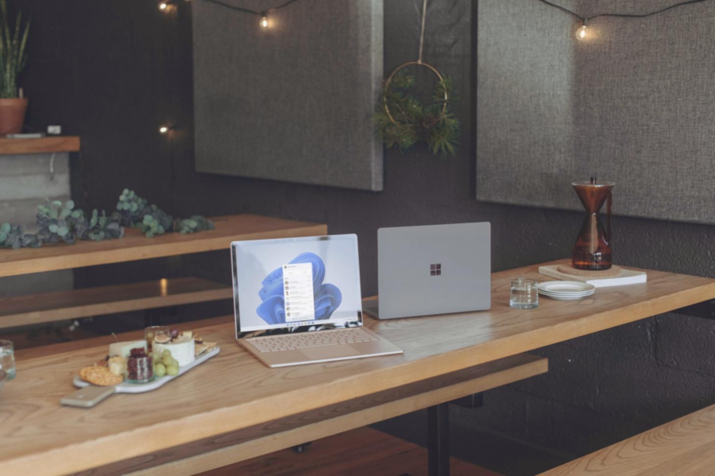 Equipo de Regionalova Systems trabajando en análisis financiero